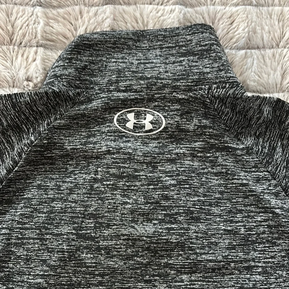 Under Armour Black and Gray Quarter-Zip Pullover size medium Heather Black